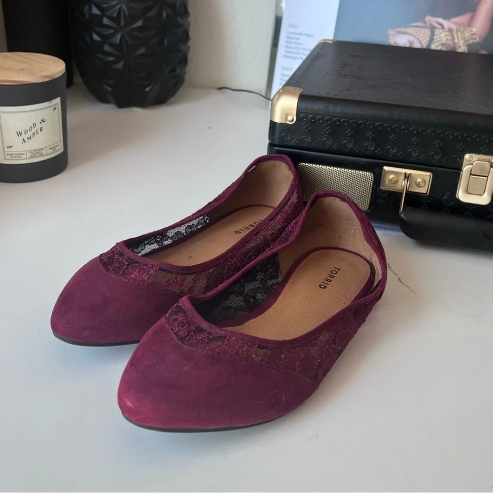 FWP Torrid Burgundy Lace Flats - Picture 2 of 4